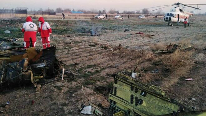 Los restos del  Boeing 737 de la compañía aérea Ukraine International en el que viajaban 176 personas