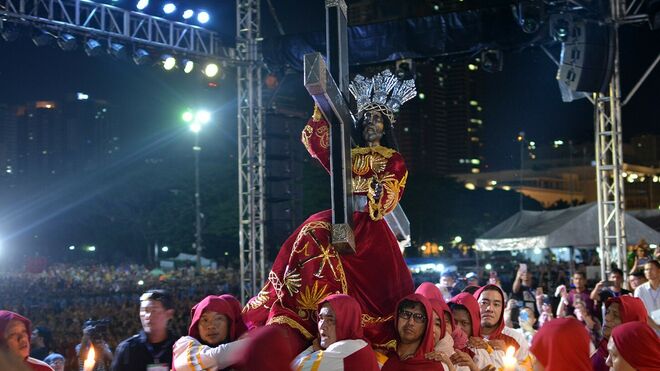 Procesión de la Traslación del Nazareno Negro, en las calles de Manila