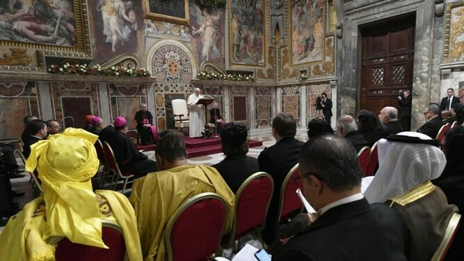 El Papa se dirige a los diplomáticos en el Vaticano