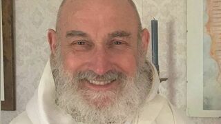 Padre Stephen De Kerdrel, uno de los tres ermitaños del grupo