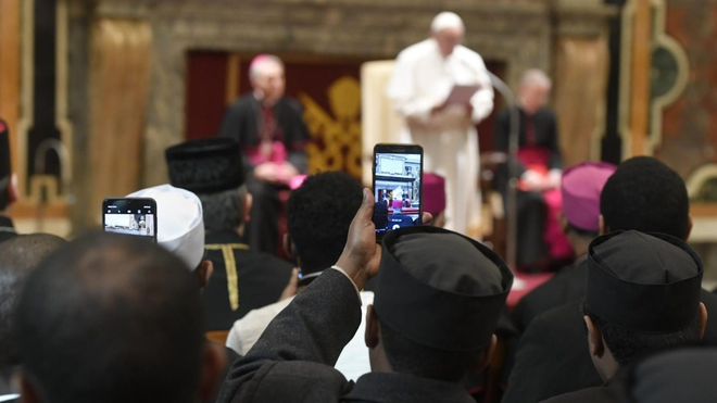 El Papa con el Pontificio Colegio Etíope en la Sala Clementina del Vaticano
