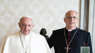 Francisco con el obispo castrense, monseñor Santiago Olivera