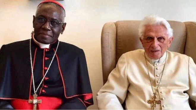 Ratzinger y el cardenal Sarah