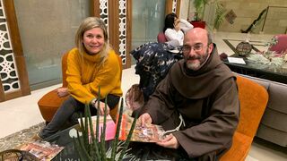 Noelia Ávila con Fray Luís Quintana