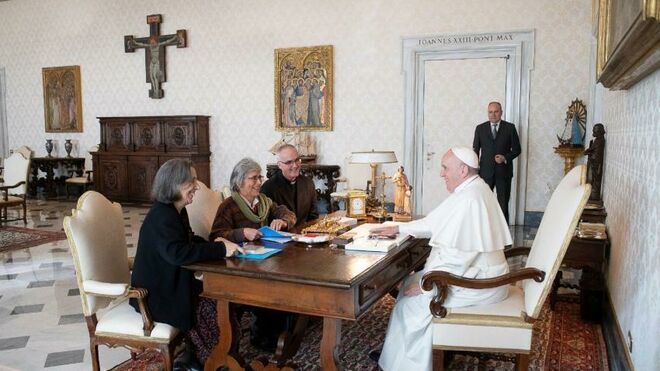Francisco Francisco con las autoridades de las mujeres católicas de la Umofc