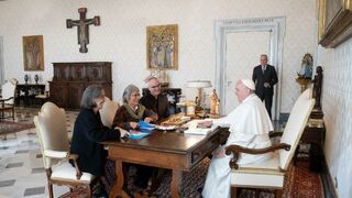 Francisco Francisco con las autoridades de las mujeres católicas de la Umofc