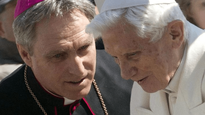 Gaenswein, con Ratzinger