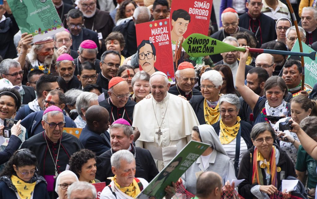 El Papa Francisco en medio de la gente