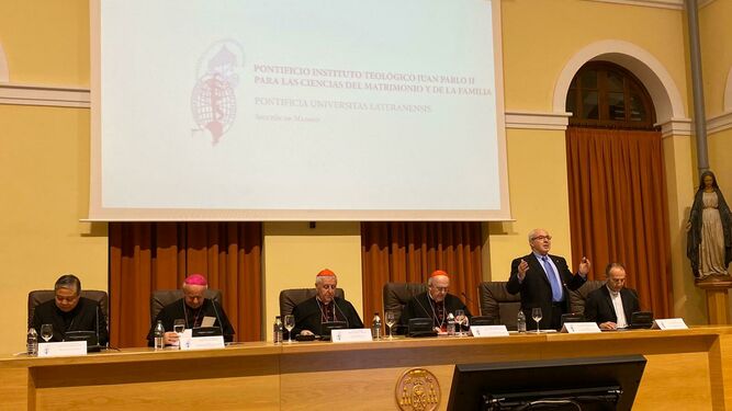 José Luis Mendoza, en oración