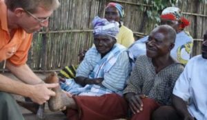 Misioneros con leprosos