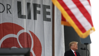 Trump convierte una marcha provida en un mitin de campaña electoral