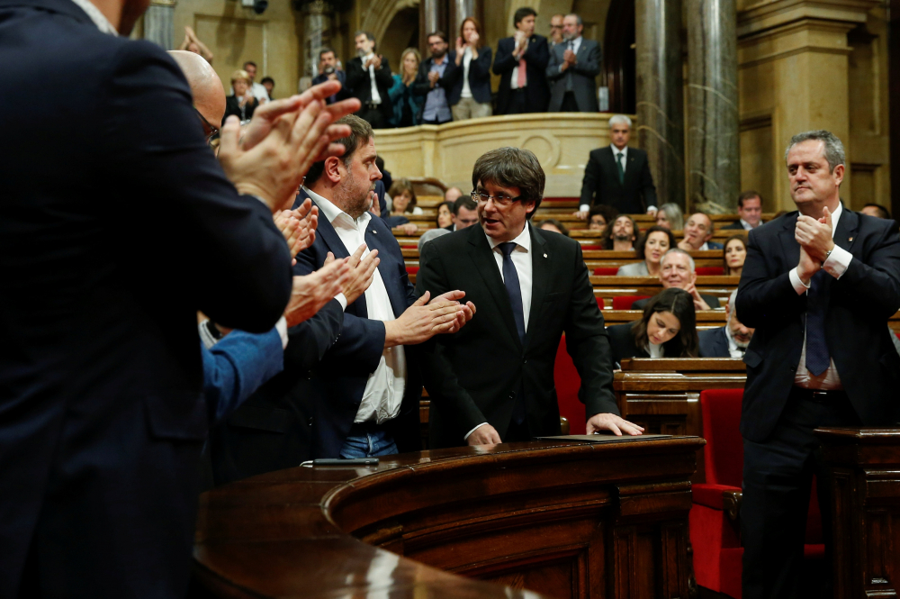 3. Parlament aplude independencia