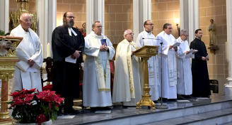 Cristianos de diferentes confesiones oran juntos