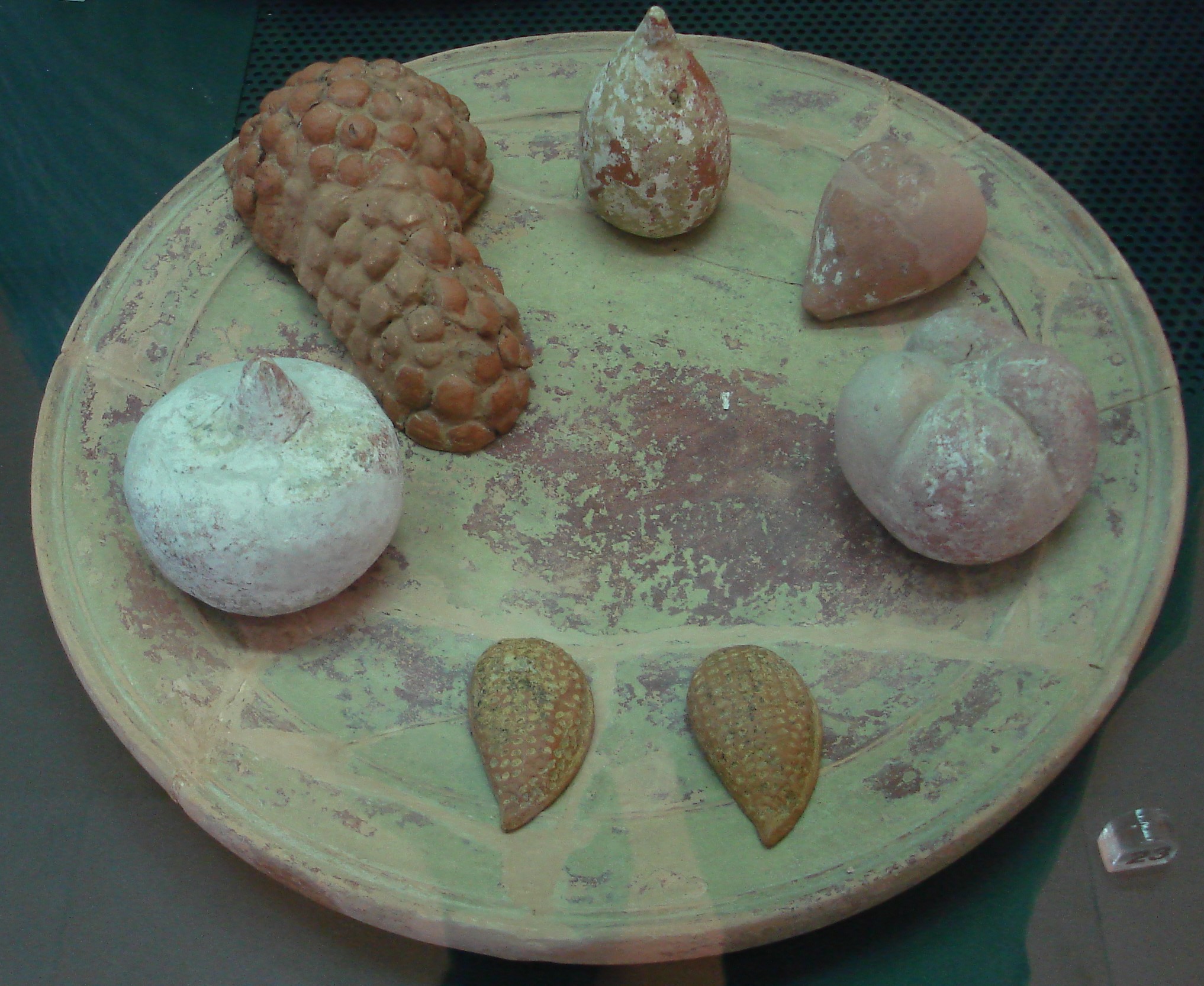 Plato de ofrendas agrarias, Museo de Paestum