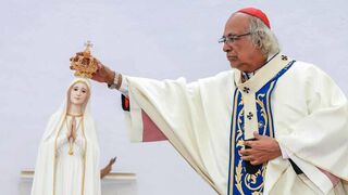 Imagen peregrina de la Virgen de Fátima coronada por Leopoldo Brenes