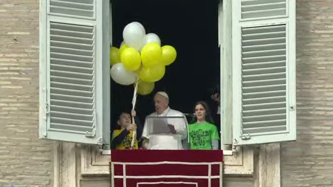 El Papay los niños de la Acción Católica italiana