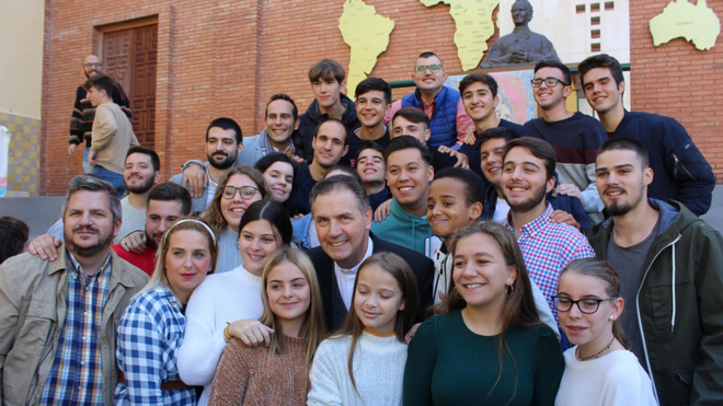 Jóvenes españoles con el Rector Mayor de los salesianos