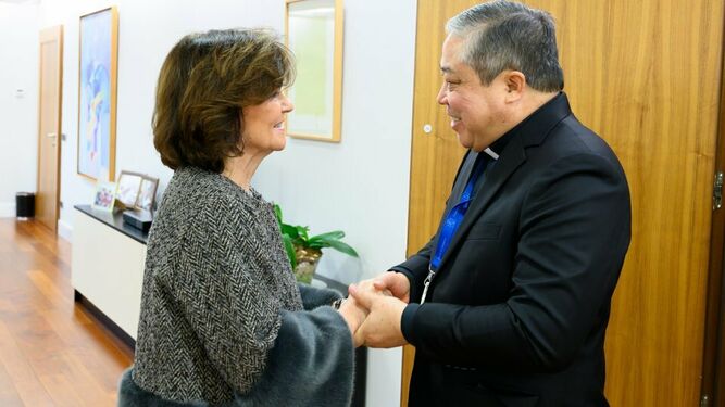 Carmen Calvo con el Nuncio Bernardito Auza