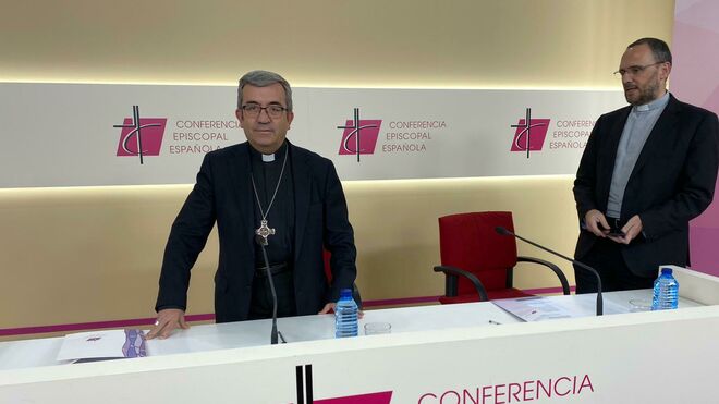 Luis Argüello, con el jefe de prensa de la CEE