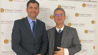 J. Echevarría, de la F. Edelvives, y X. Manuel Domínguez, del I. de la Familia de Orense