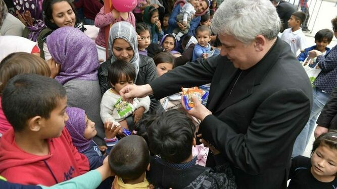 El limosnero del Papa comparte dormitorio con los más pobres en Calabria