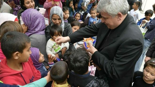 El limosnero del Papa comparte dormitorio con los más pobres en Calabria