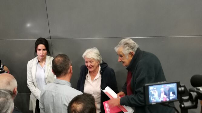 Mújica y su compañera, Lucía