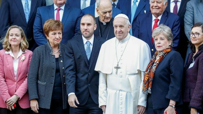 Francisco, con algunos de los participantes, entre ellos la vicepresidenta Nadia Calviño