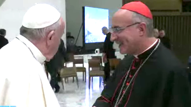 El Papa saluda al cardenal Sturla en la audiencia