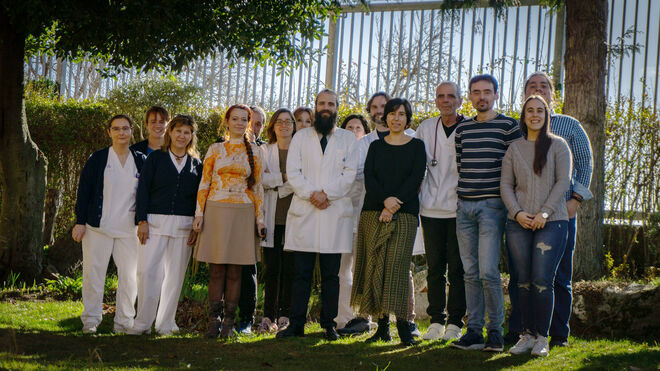 Enrique Bermúdez con el equipo terapéutico multidisciplinar