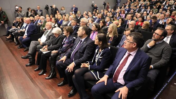 La Ministra de Industria y el de Fomento, con Mujica