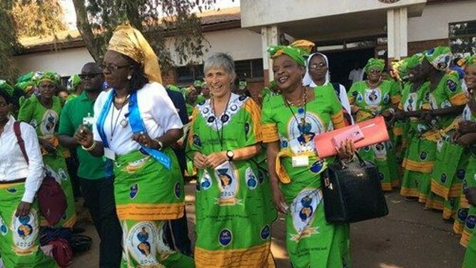 La presidenta de la UMOFC en uno de sus proyectos en África