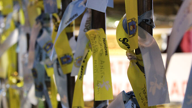 Las cintas de los enamorados por San Valentín, en San Antón
