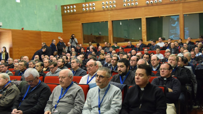 Asistentes a la conferencia de la diócesis de Jaén