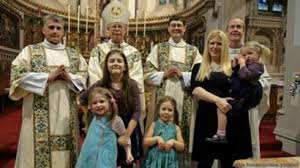 Sacerdotes casados acogidos por el Vaticano