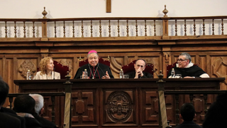 Conferencia del nuncio Auza en la UPSA