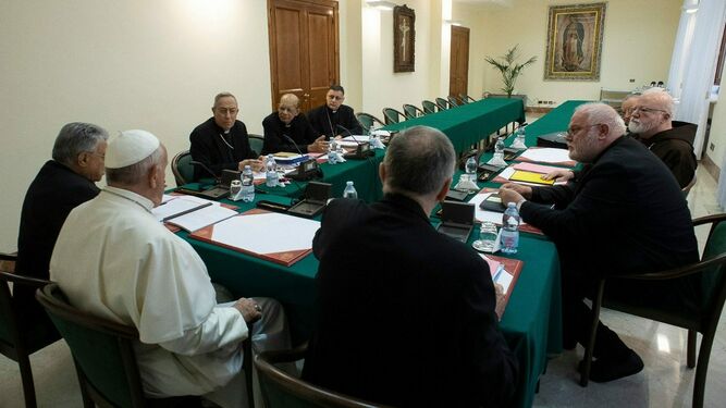 Francisco con el Consejo de Cardenales
