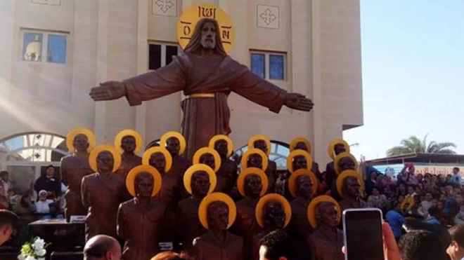 La escultura recién inaugurada, un homenaje a los mártires