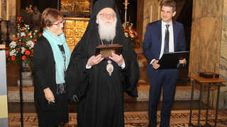 El arzobispo Anastasios recibe el reconocimiento