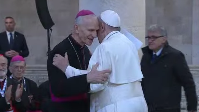 El Papa y monseñor Defarges
