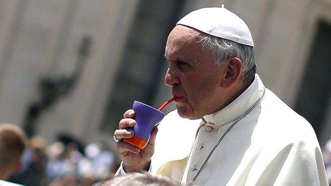 Francisco tomando mate