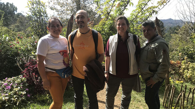 Los investigadores de la Universidad Loyola Rafael Araque y María José Montero Simó junto con colaboradores de Honduras