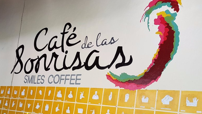 El Café de las sonrisas, en lengua de signos