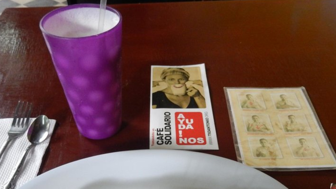 Ayuda para pedir la comida en el Café de las Sonrisas