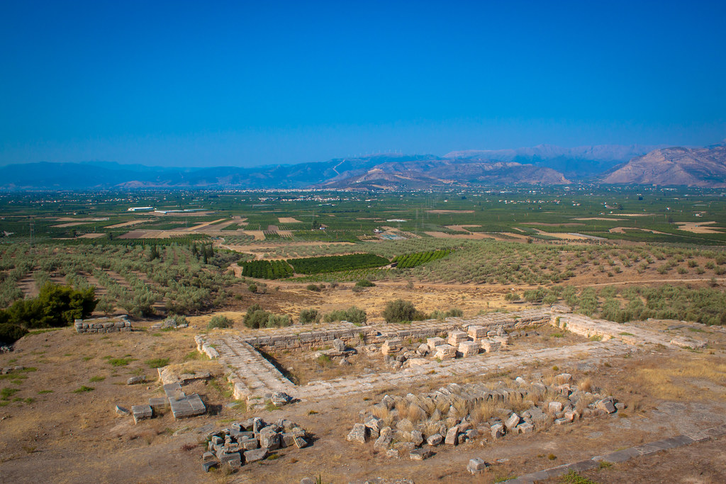 Vista de la comarca de Argos desde el santuario de Hera. https://live.staticflickr.com/8583/28788720465_11e86147ae_b.jpg