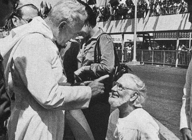 Juan Pablo II y Ernesto Cardenal