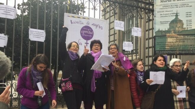 Pepa Torres y otras teólogas, religiosas y laicas en la 'revuelta' de mujeres en la Almudena