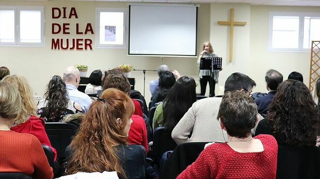 “La mujer, problema sin resolver en sociedad e iglesia”