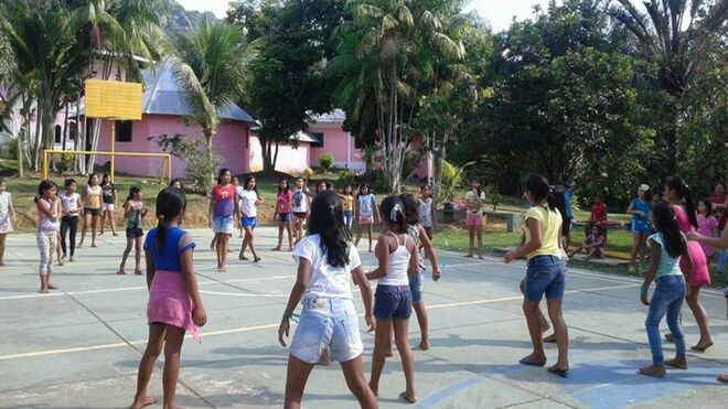 Día de la mujer. Niñas jugando