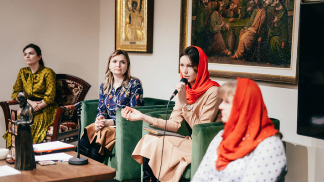 Esposas de curas ortodoxos exponen su situación